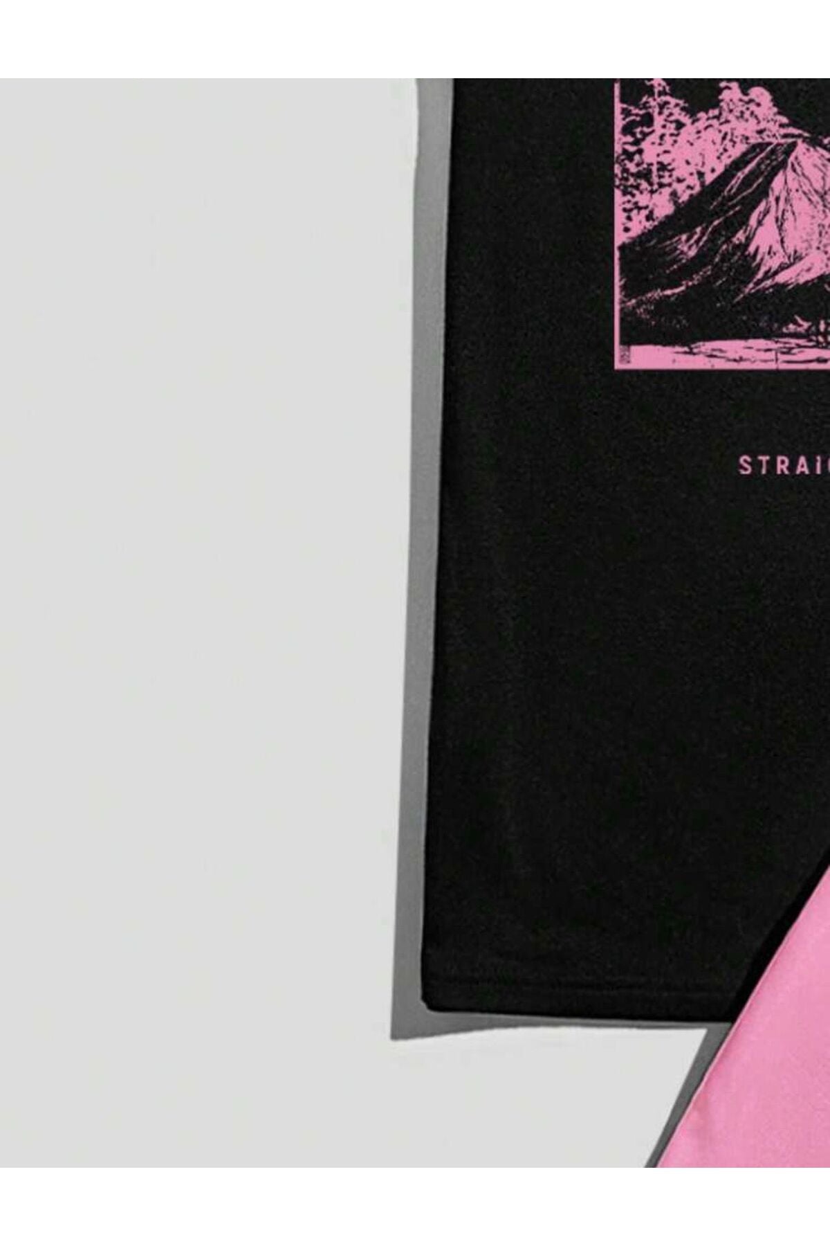 Straight Towards Baskı Detaylı Siyah T-shirt Pembe Şortlu Alt Üst Takım