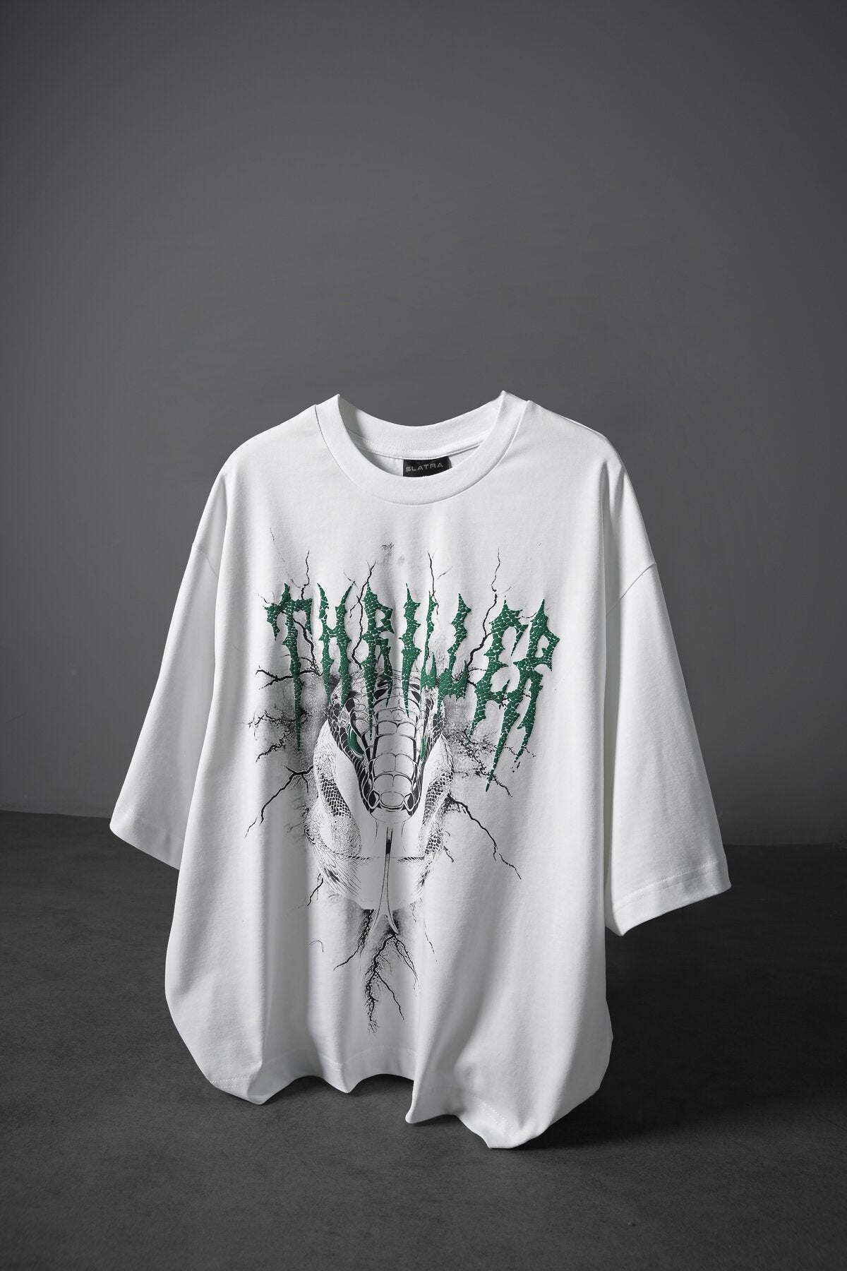 Erkek Beyaz Thriller Kabartma Baskılı Box Fit Tshirt